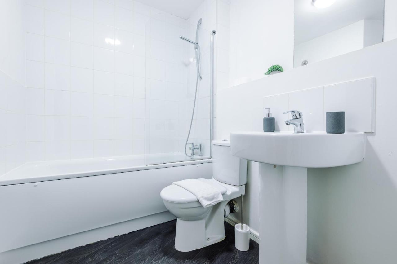 2 Bed Apartment With Balcony Private Parking Near Etihad Stadium, Coop Live Manchester Buitenkant foto